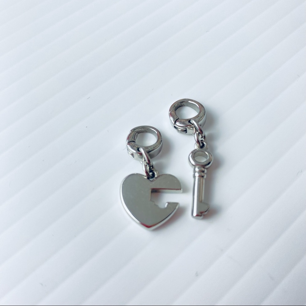 Fossil cut out heart and key pendant charms - Picture 3 of 5